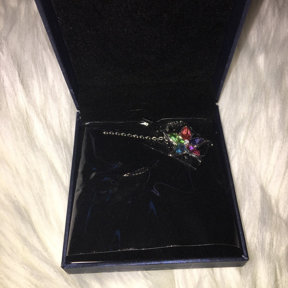 NWT!!! Colorful Flower Shaped Necklace